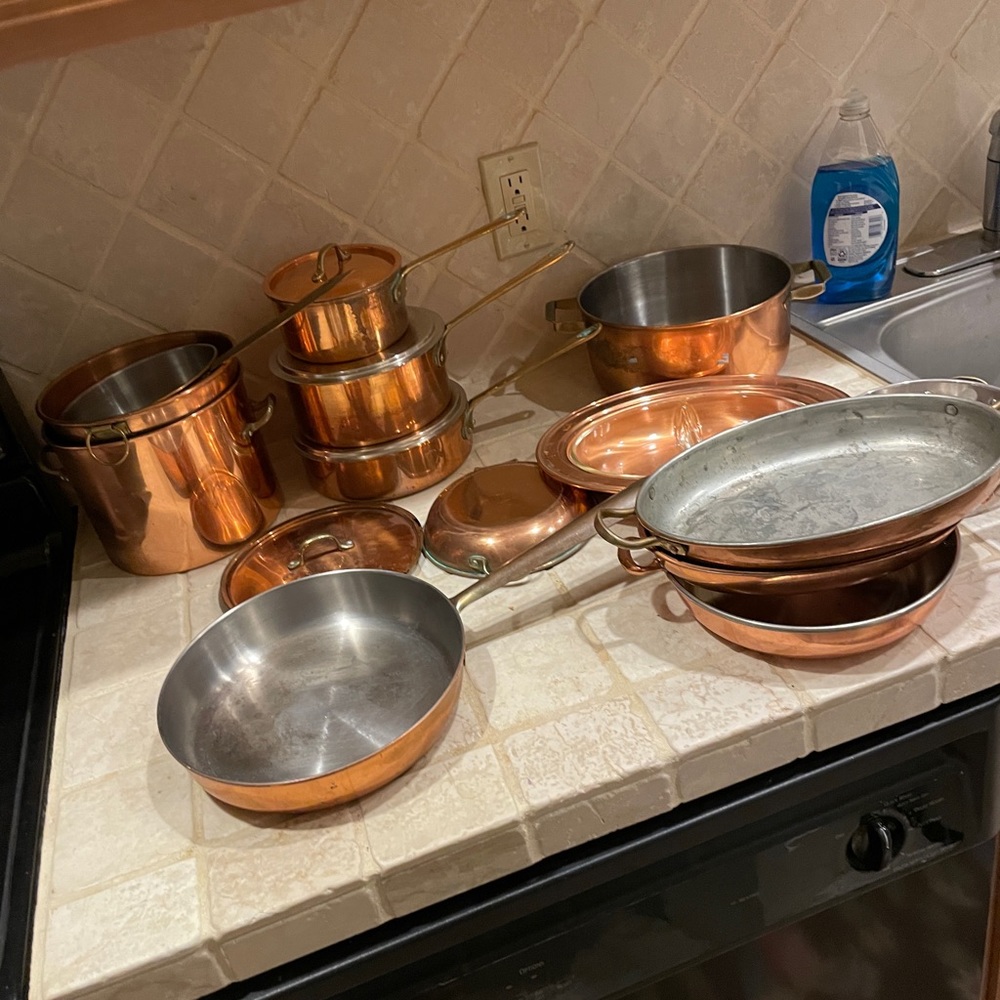 Copper pot set. 10 pieces. Not sure about brand. Various brands probably.